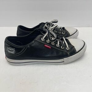 Levi's men’s 7.5 Black faux leather  Sneaker vegan